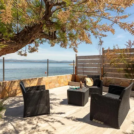 Mon Reve, Cabanon Les Pieds Dans L'eau A La Madrague, Confortable Et Lumineux *