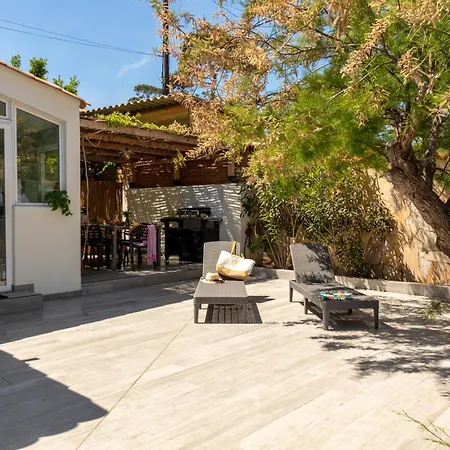 Mon Reve, Cabanon Les Pieds Dans L'eau A La Madrague, Confortable Et Lumineux Hyères