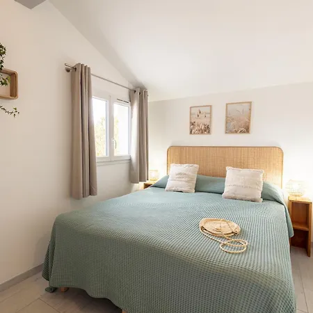 Mon Reve, Cabanon Les Pieds Dans L'eau A La Madrague, Confortable Et Lumineux *