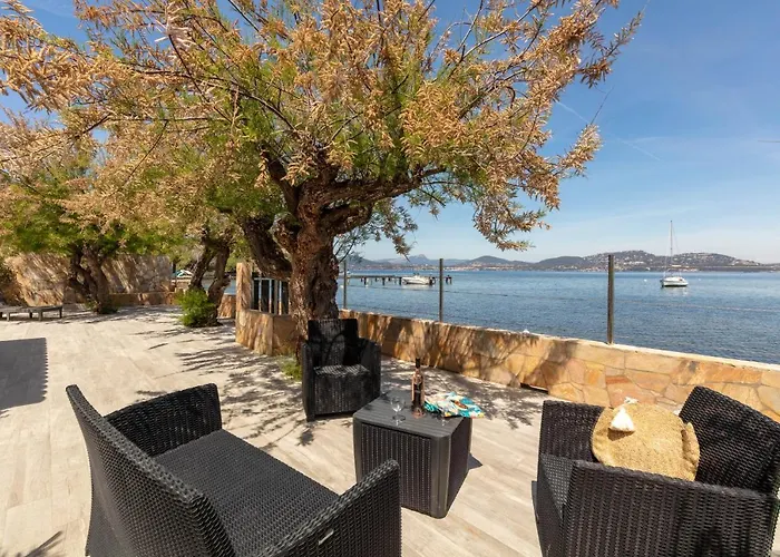 Feriehus Mon Reve, Cabanon Les Pieds Dans L'eau A La Madrague, Confortable Et Lumineux