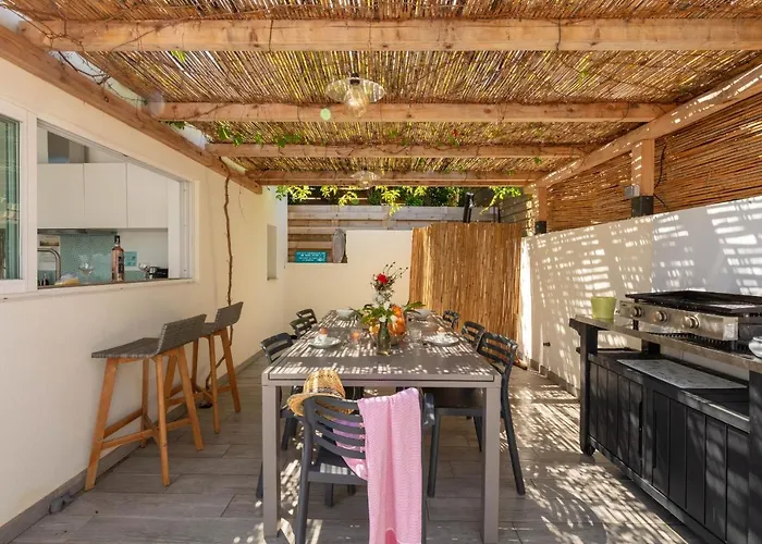 Feriehus Mon Reve, Cabanon Les Pieds Dans L'eau A La Madrague, Confortable Et Lumineux