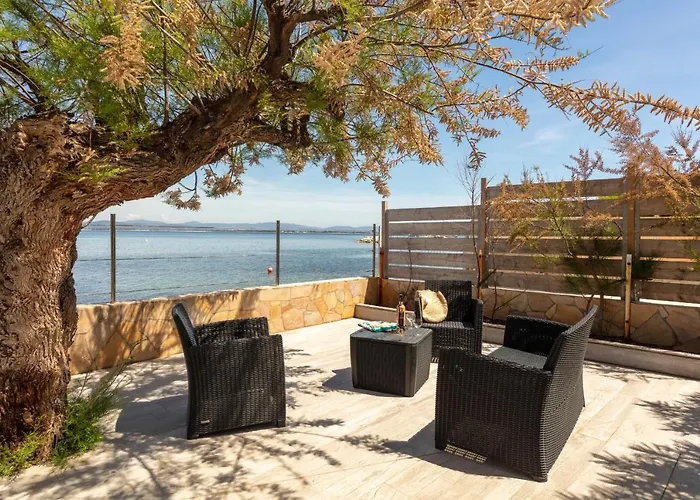 Mon Reve, Cabanon Les Pieds Dans L'eau A La Madrague, Confortable Et Lumineux *