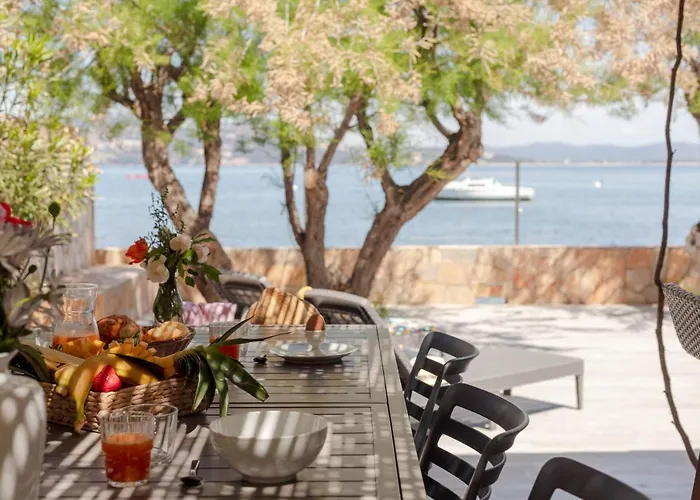 Feriehus Mon Reve, Cabanon Les Pieds Dans L'eau A La Madrague, Confortable Et Lumineux