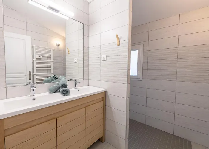 Feriehus Mon Reve, Cabanon Les Pieds Dans L'eau A La Madrague, Confortable Et Lumineux *