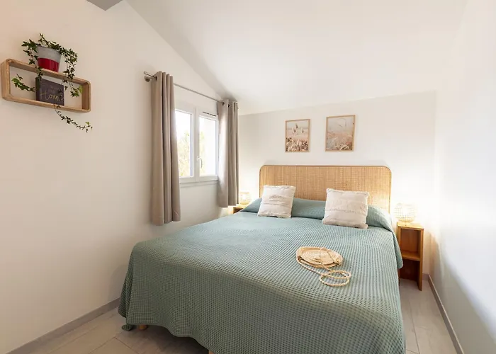 Mon Reve, Cabanon Les Pieds Dans L'eau A La Madrague, Confortable Et Lumineux *