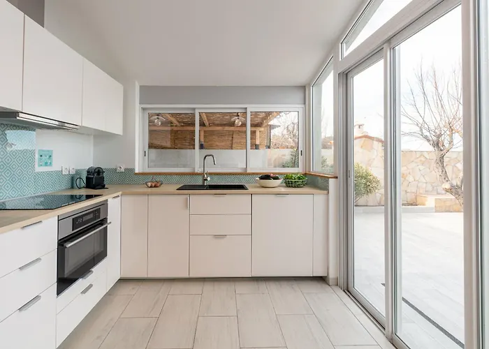 Mon Reve, Cabanon Les Pieds Dans L'eau A La Madrague, Confortable Et Lumineux Hyères