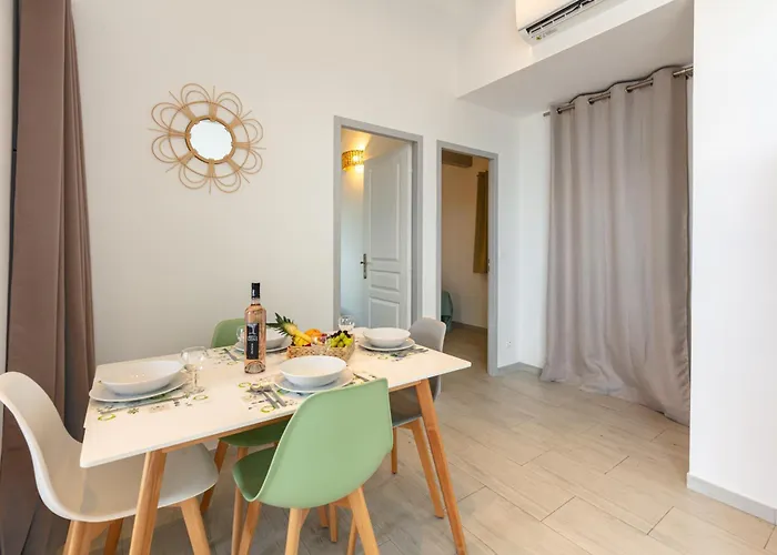 Mon Reve, Cabanon Les Pieds Dans L'eau A La Madrague, Confortable Et Lumineux Feriehus