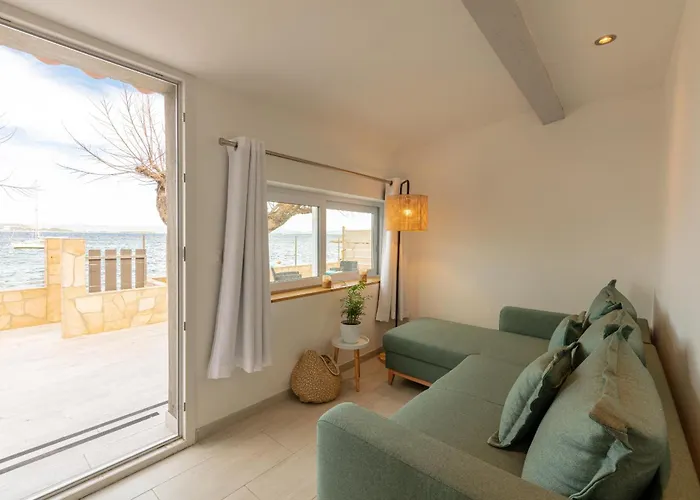 Feriehus Mon Reve, Cabanon Les Pieds Dans L'eau A La Madrague, Confortable Et Lumineux *