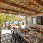 Holiday home Mon Reve, Cabanon Les Pieds Dans L'eau A La Madrague, Confortable Et Lumineux Hyeres