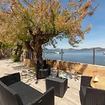 Holiday home Mon Reve, Cabanon Les Pieds Dans L'eau A La Madrague, Confortable Et Lumineux