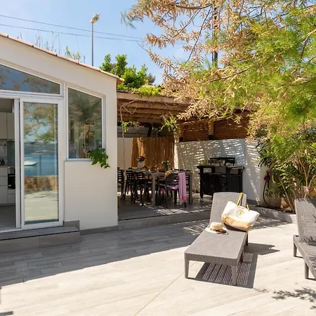 Mon Reve, Cabanon Les Pieds Dans L'eau A La Madrague, Confortable Et Lumineux Holiday home *