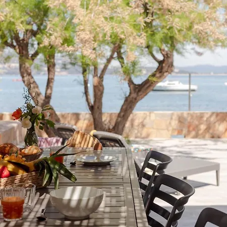 Holiday home Mon Reve, Cabanon Les Pieds Dans L'eau A La Madrague, Confortable Et Lumineux