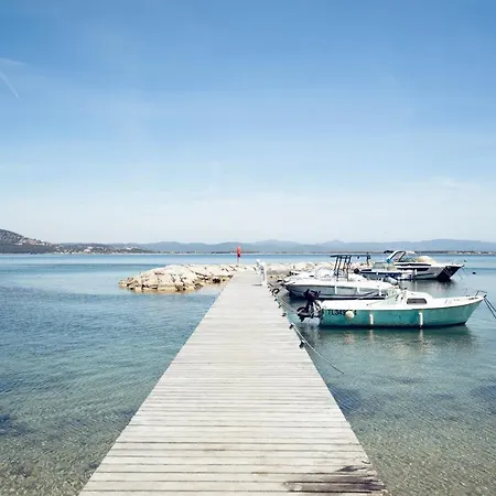 Prázdninový dům Mon Reve, Cabanon Les Pieds Dans L'eau A La Madrague, Confortable Et Lumineux *