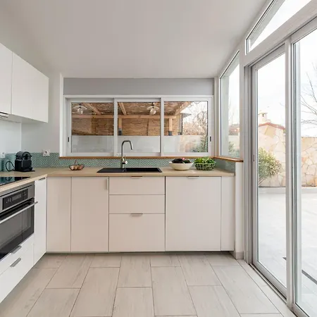 Mon Reve, Cabanon Les Pieds Dans L'eau A La Madrague, Confortable Et Lumineux Hyeres