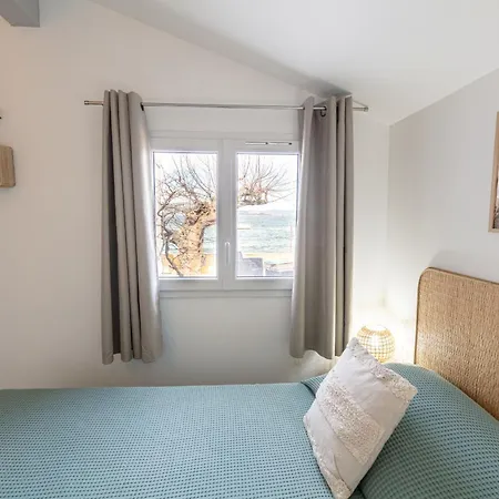 Mon Reve, Cabanon Les Pieds Dans L'eau A La Madrague, Confortable Et Lumineux